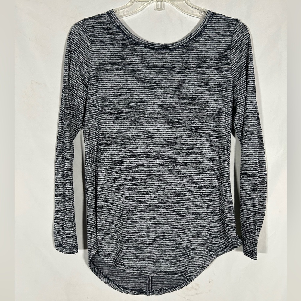 ATHLETA BREEZY OPEN BACK TOP LONG SLEEVE TEE SHIRT NAVY BLUE STRIPES WOMENS XS